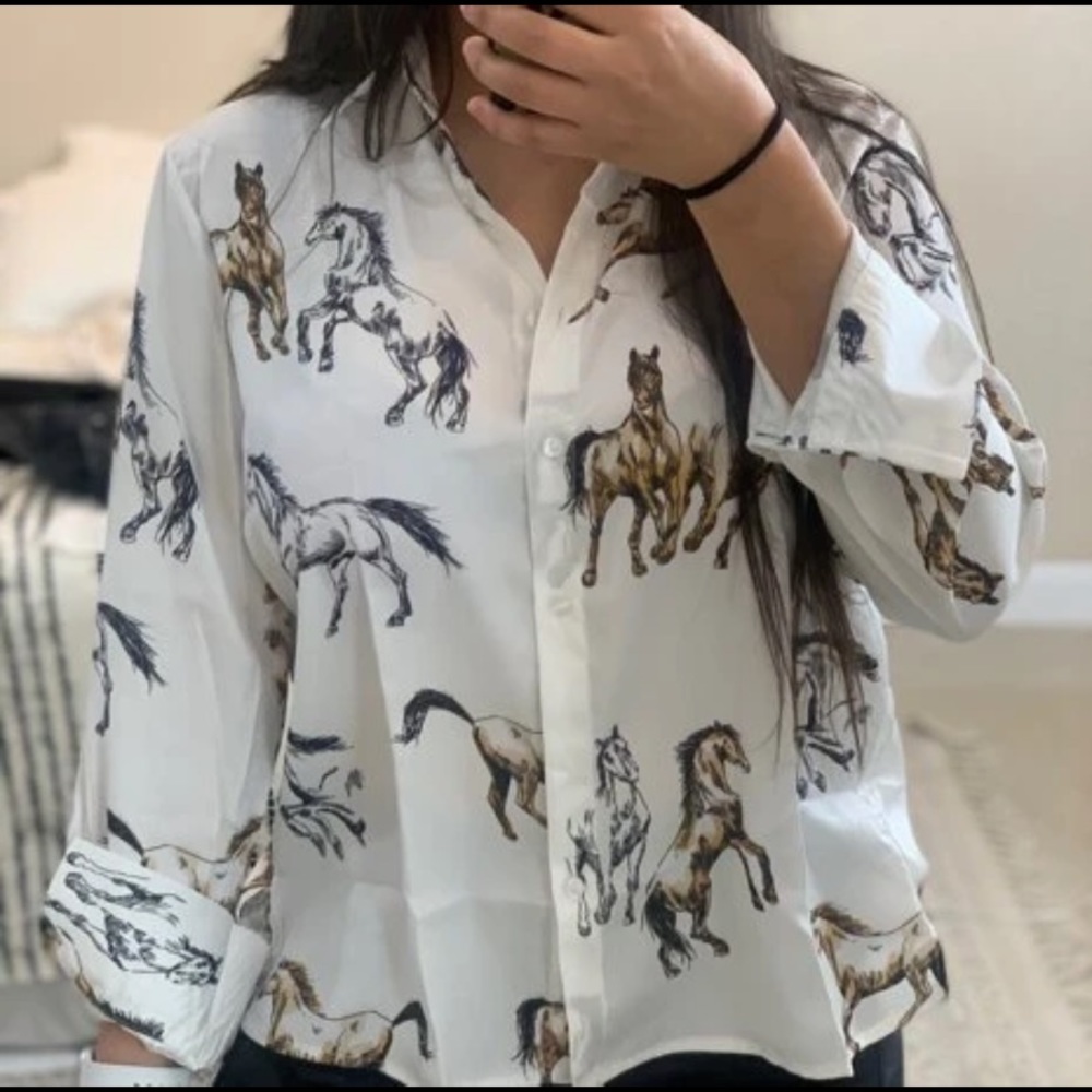 - - GORGEOUS WESTERN HORSE PRINT TOP - Picture 3 of 9